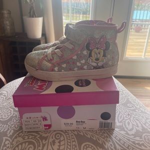 Minnie light up shoes size 11 youth